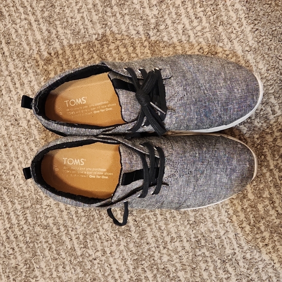 Grey Women's TOMS Sneakers in Size 8 - Picture 4 of 9